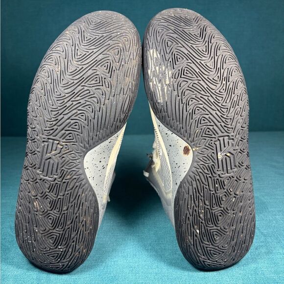 Size 7Y/8.5Women - Nike Kyrie Flytrap 5 shoes - Picture 8 of 9